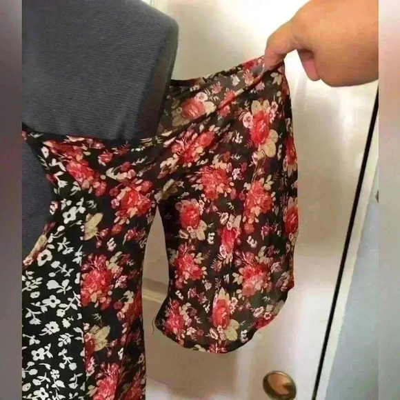 INTO SHEER BLACK RED FLOWER THIN STRAP BLOUSE TOP BEST FIT MEDIUM - Picture 5 of 6